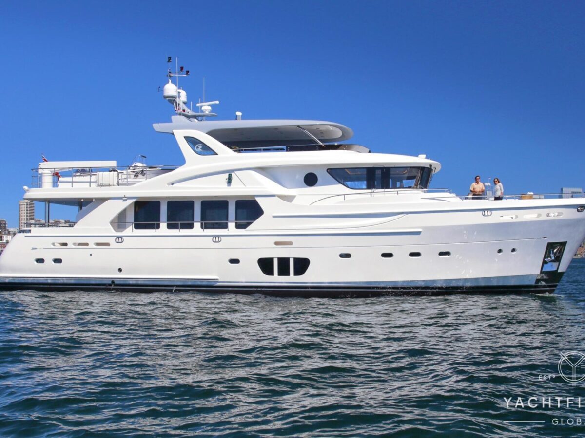 Alternative view of Selene 92 Explorer