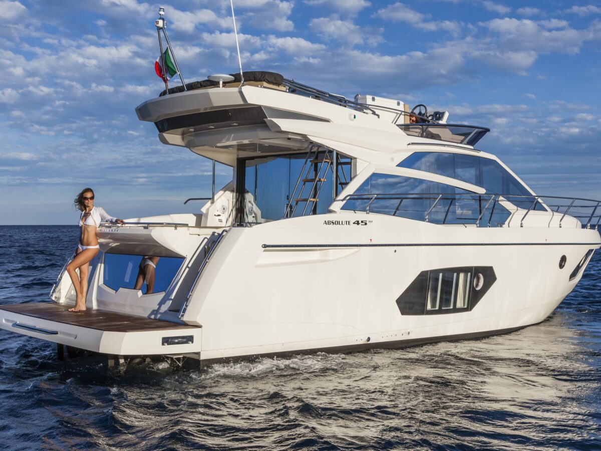 Alternative view of Absolute 45 Fly- would suit a new boat buyer