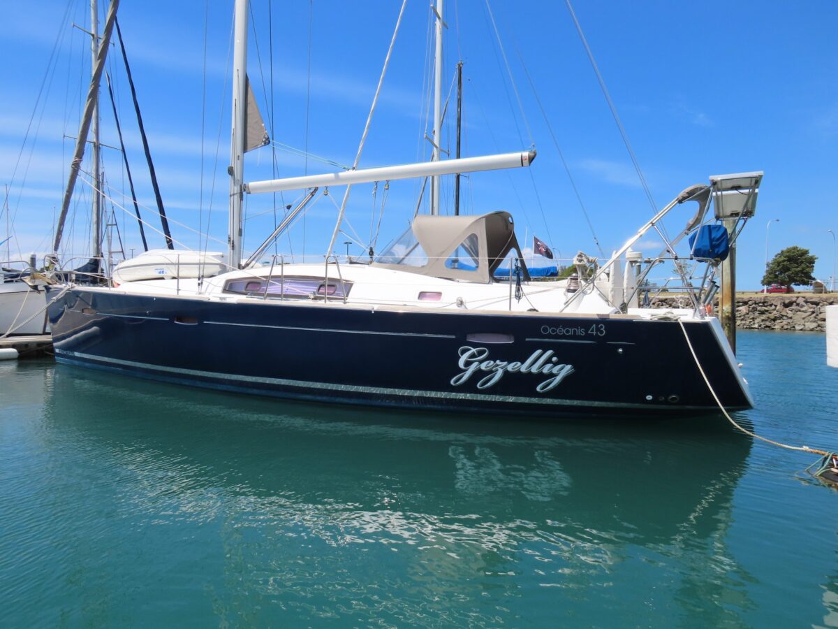 Alternative view of Beneteau Oceanis 43 Sold by YFG