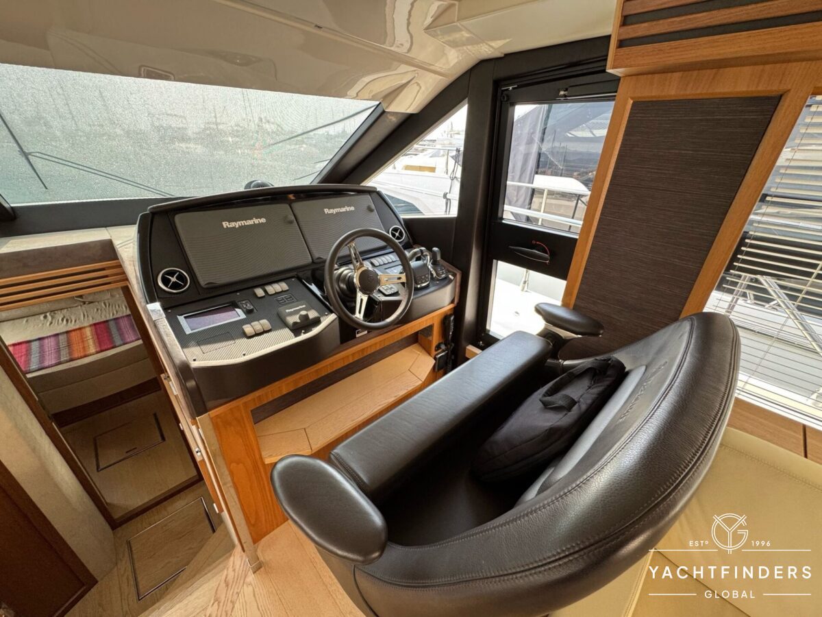 Alternative view of Absolute 52 Fly – 2016 – Immediate Delivery, Exceptional Condition