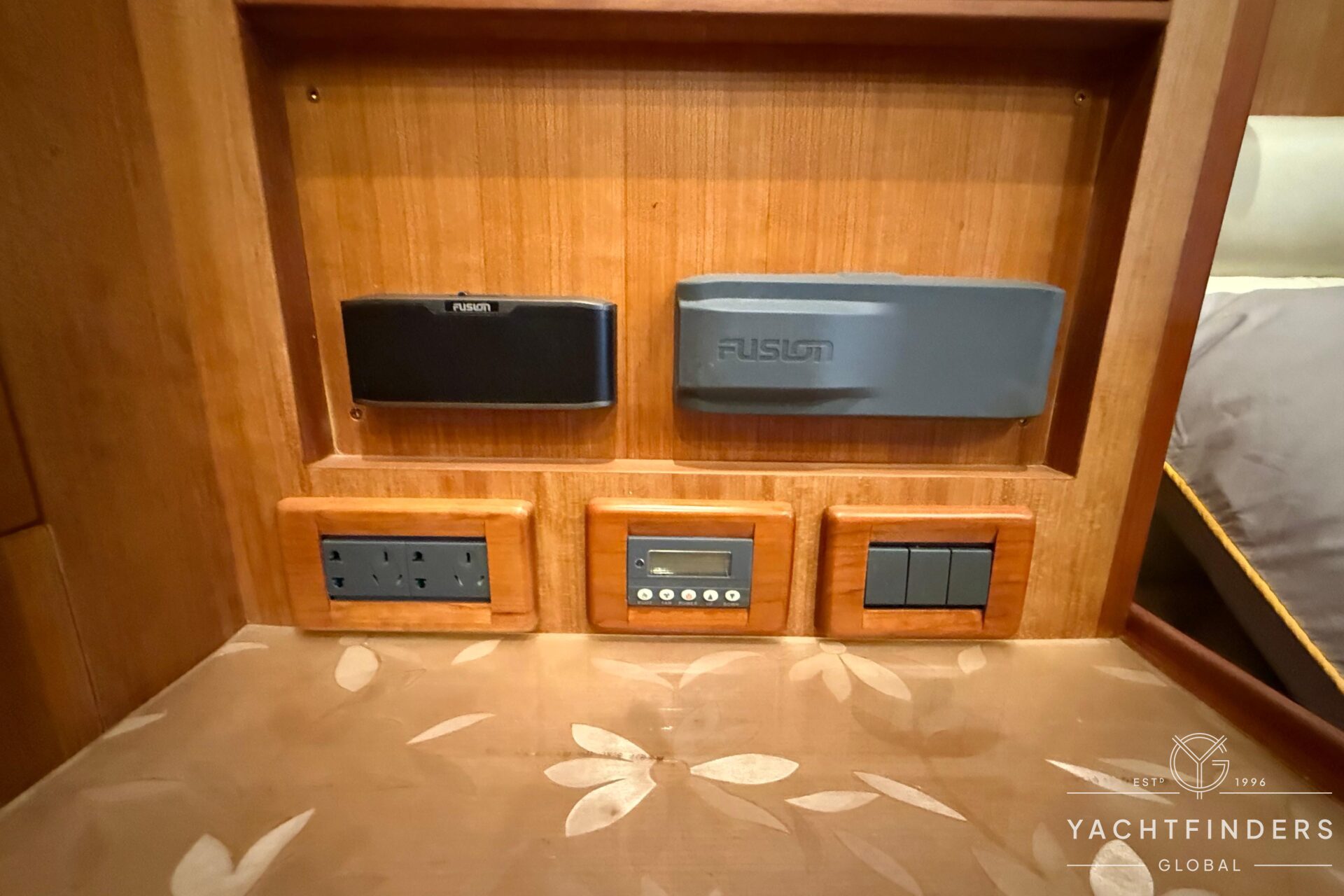 New Listing Selene 80 Classic - Image 26